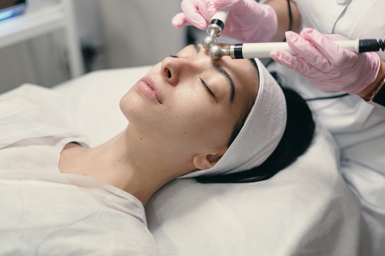 rejuvenating-facial-treatment_158595-4598