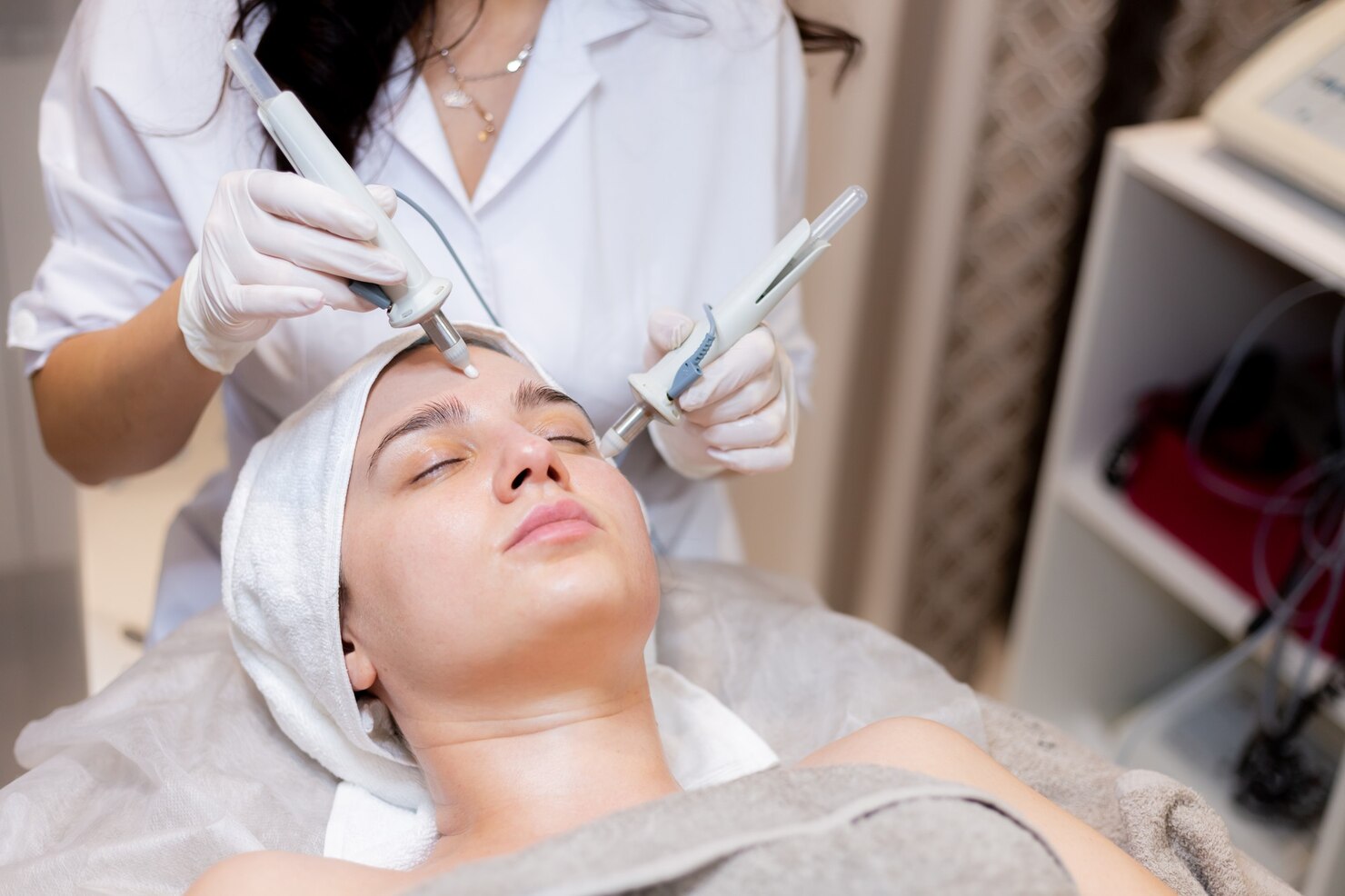 young-beautiful-girl-lies-beautician-s-table-receives-procedures_343596-4241